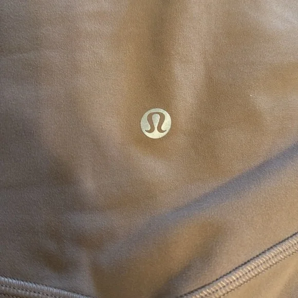 Lululemon align high rise shorts, 4”, size 6 - Picture 4 of 6